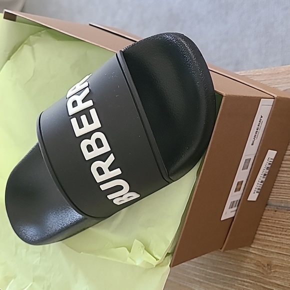 Burberry pool slides - Picture 2 of 5
